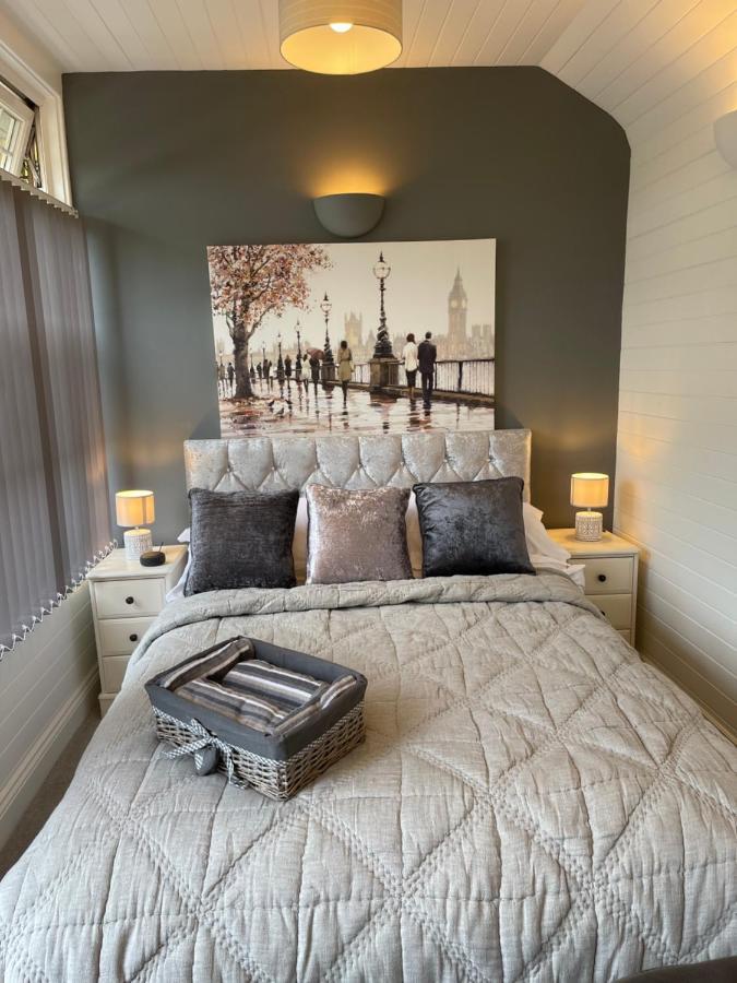 Cosy Cabin By The Seaside With Hot Tub Daire Birchington-on-Sea Dış mekan fotoğraf