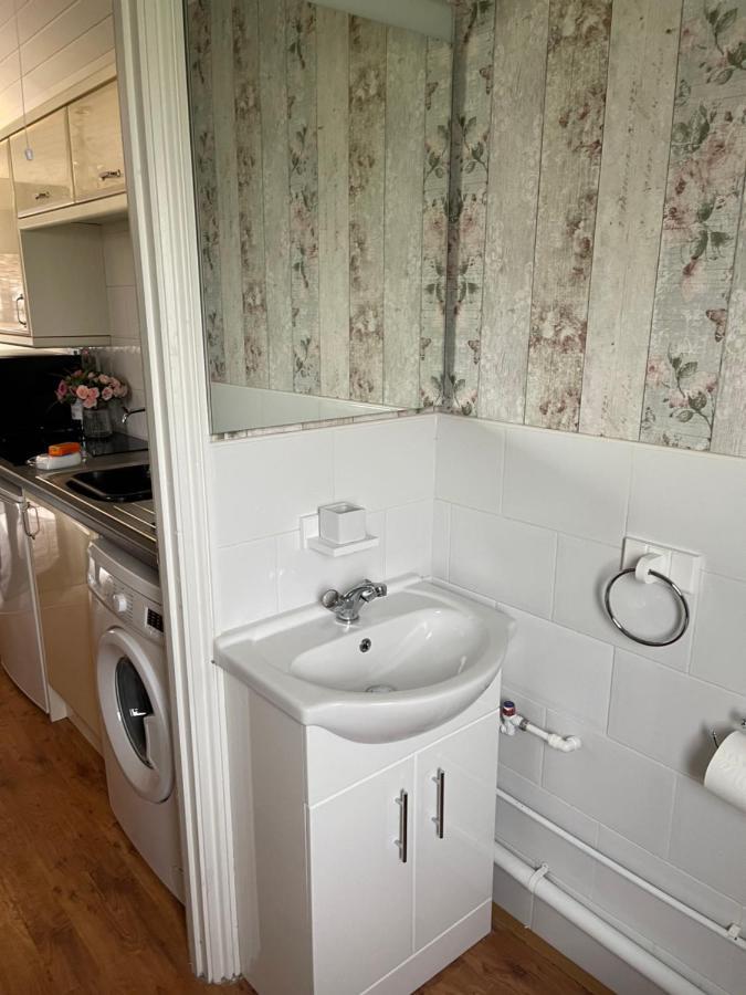 Cosy Cabin By The Seaside With Hot Tub Daire Birchington-on-Sea Dış mekan fotoğraf