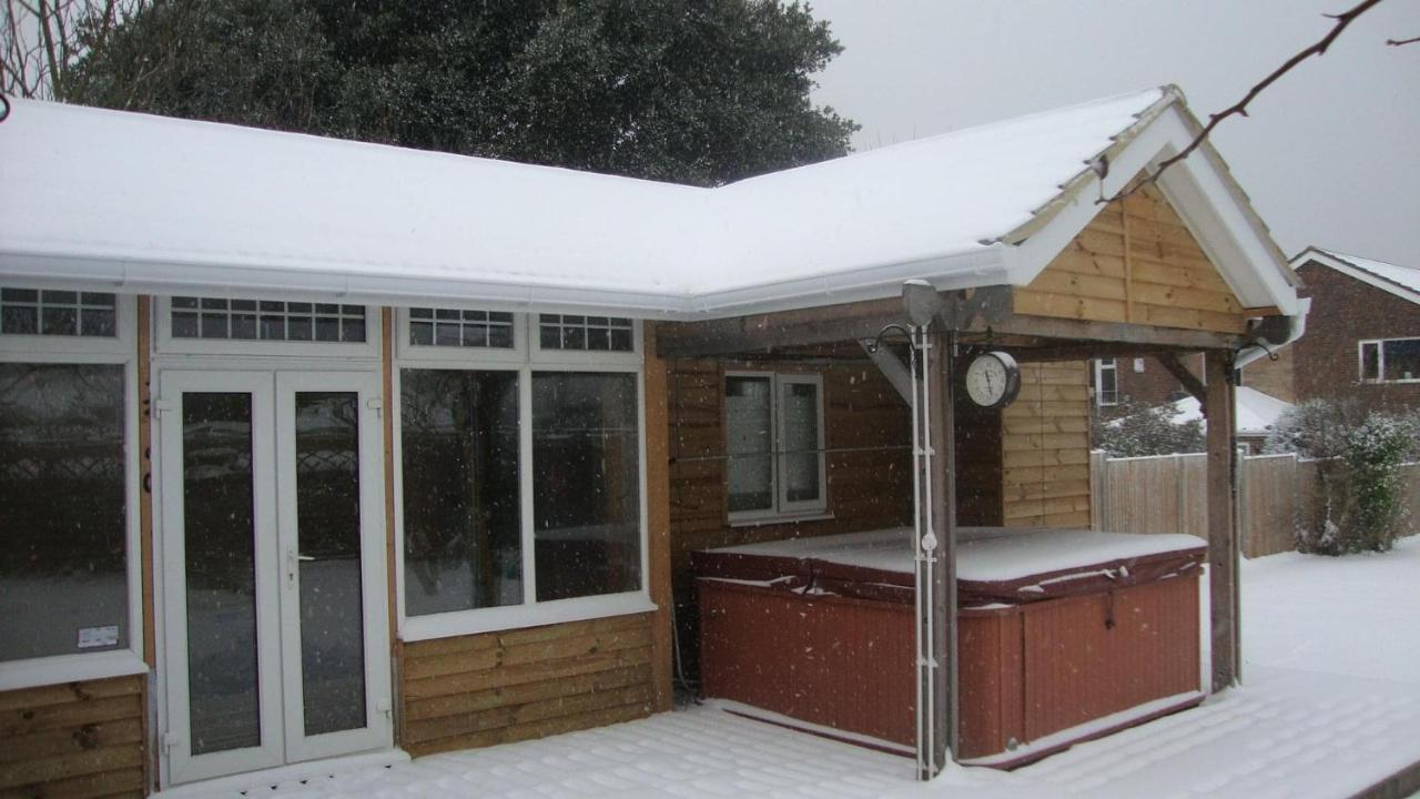 Cosy Cabin By The Seaside With Hot Tub Daire Birchington-on-Sea Dış mekan fotoğraf