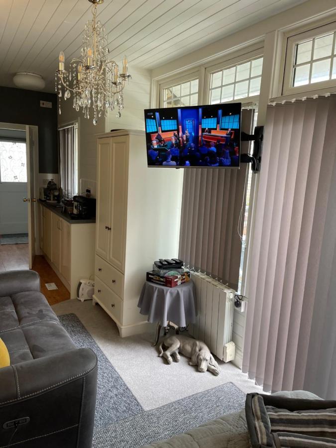 Cosy Cabin By The Seaside With Hot Tub Daire Birchington-on-Sea Dış mekan fotoğraf